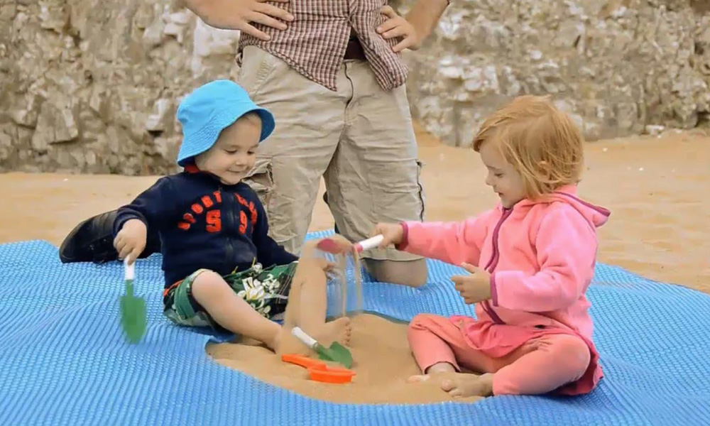 Beach sand bacteria detector in use